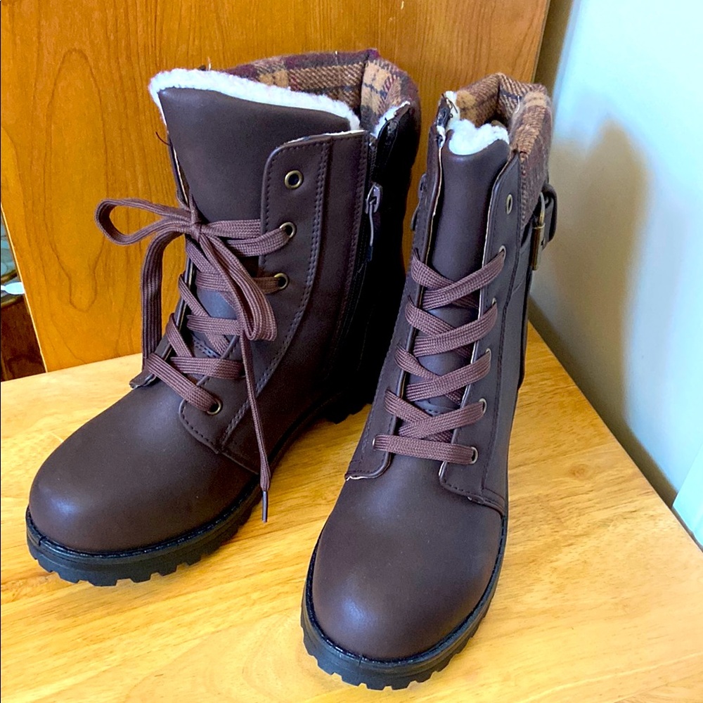 🆕 Women's Chocolate Brown Lace-Up Boots with plaid fabric and faux fur lining